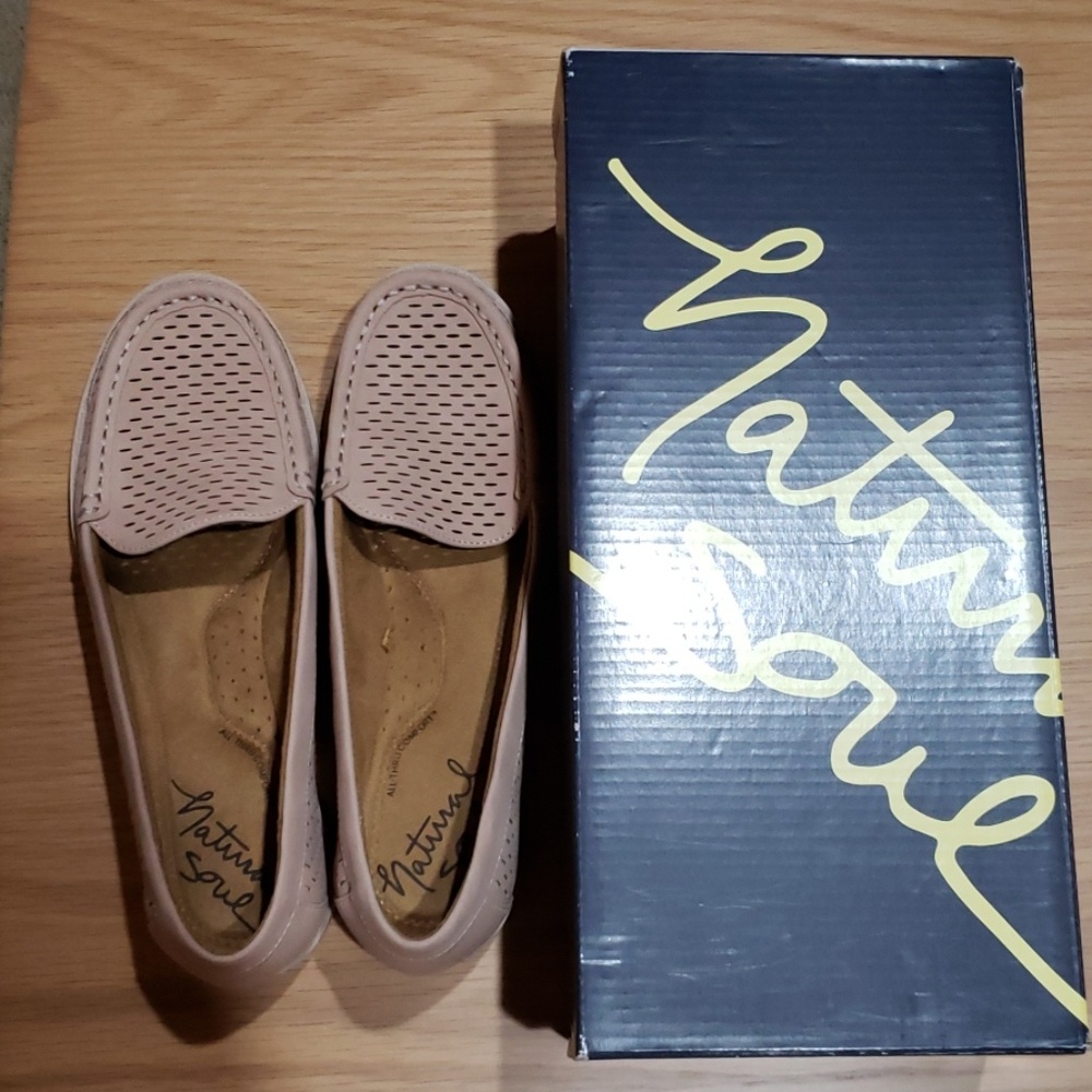 NWOT Natural Soul Isla shoes size 6